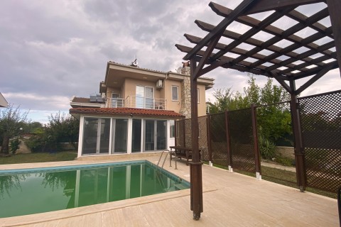 Dalyanda müstakil havuz ve bahçeli 3+1 uzun dönem kiralık villa (KDA32)