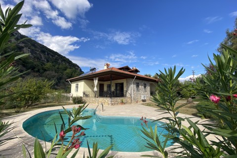 Dalyanda KİRALIK müstakil bahçeli ve havuz 3+1 eşyalı villa (KDA34)