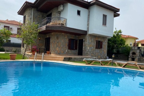 Dalyanda özel taş döşemeli havuzlu satılık villa (DV01)