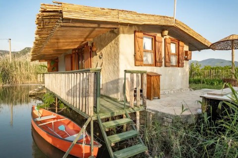 Dalyan göl kenarında uzun dönem kiralık köy evi (kda42)